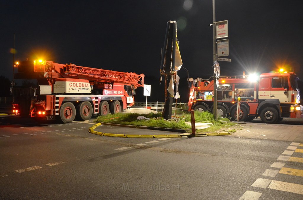 VU LKW umgestuerzt Feldkassel Industriestr Robert Boschstr P125.JPG